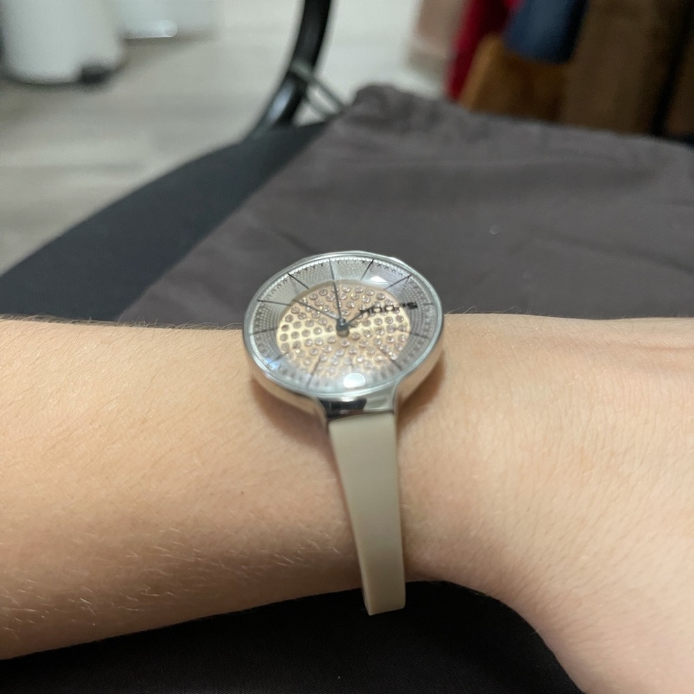 Hoops Watch with Sparkles - Picture 4 of 5